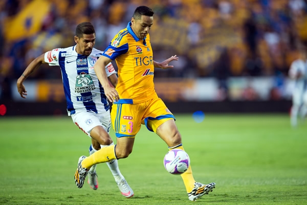 Pachuca cayo en el Universitario 2-1 ante Tigres